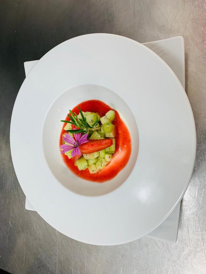 Logis Hotel Restaurant Hostellerie De La Tour Fontvieille Kültér fotó