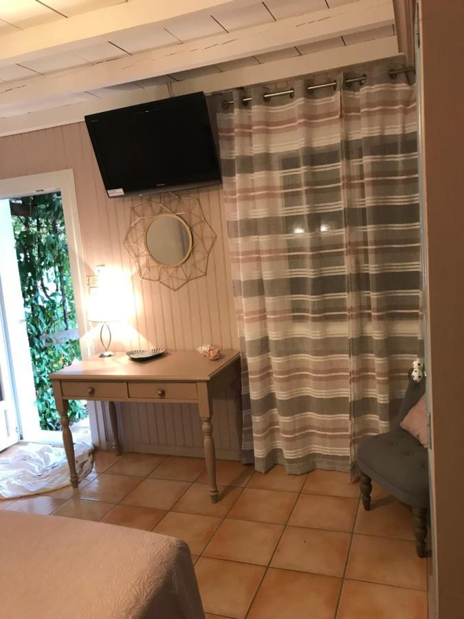 Logis Hotel Restaurant Hostellerie De La Tour Fontvieille Kültér fotó