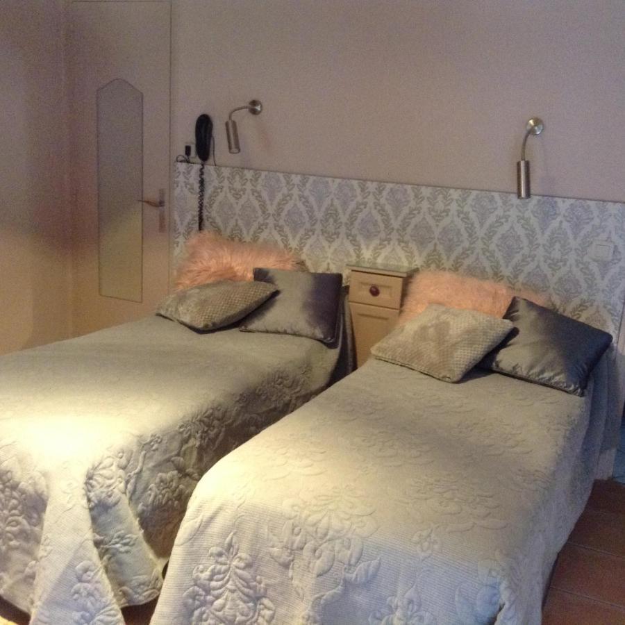 Logis Hotel Restaurant Hostellerie De La Tour Fontvieille Kültér fotó
