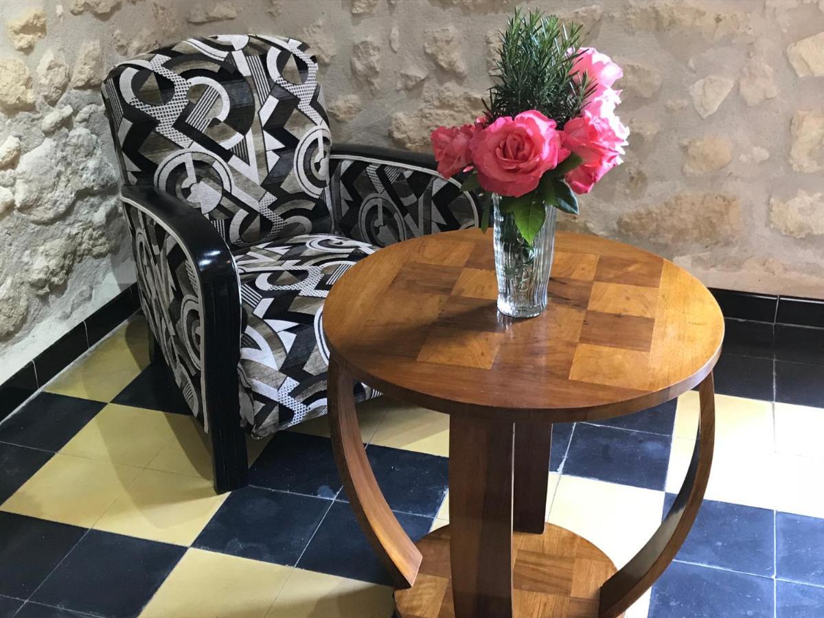 Logis Hotel Restaurant Hostellerie De La Tour Fontvieille Kültér fotó